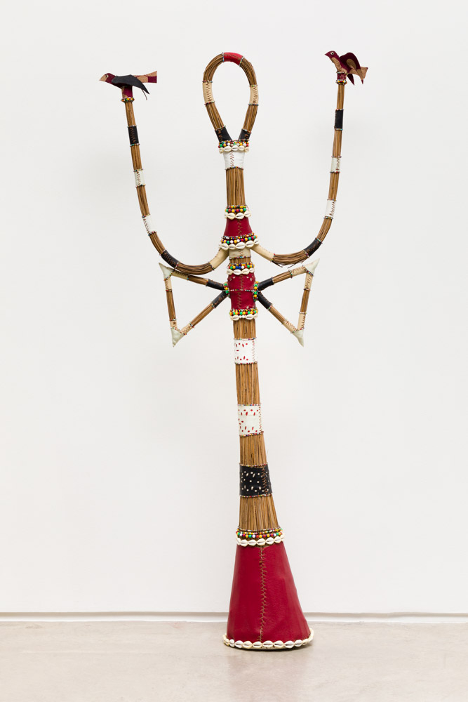 Iyawo Sango: ose ati eye meji - sacerdotiza de xangô com duplo machado e pássaros, 2011